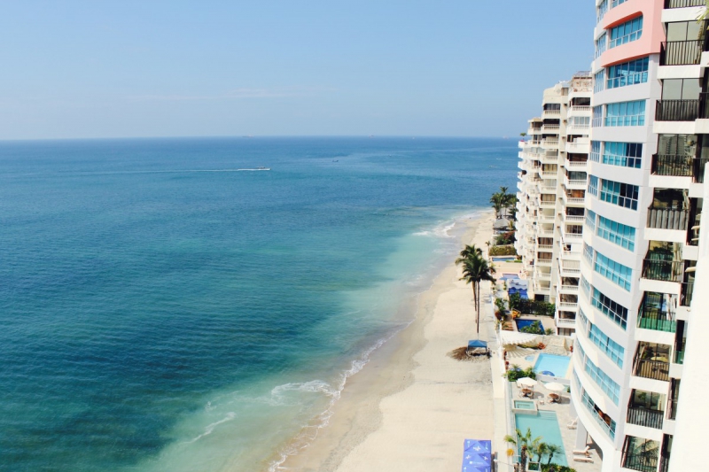 chambre-hote-LA GARDE-min_beach_ocean_shore_hotel_palm_tree-33726